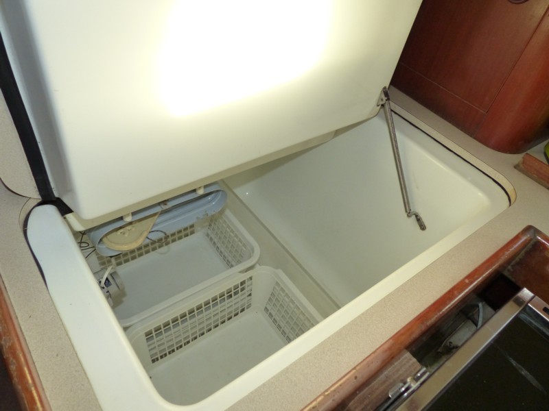 Oceanis 351 - 33.jpg